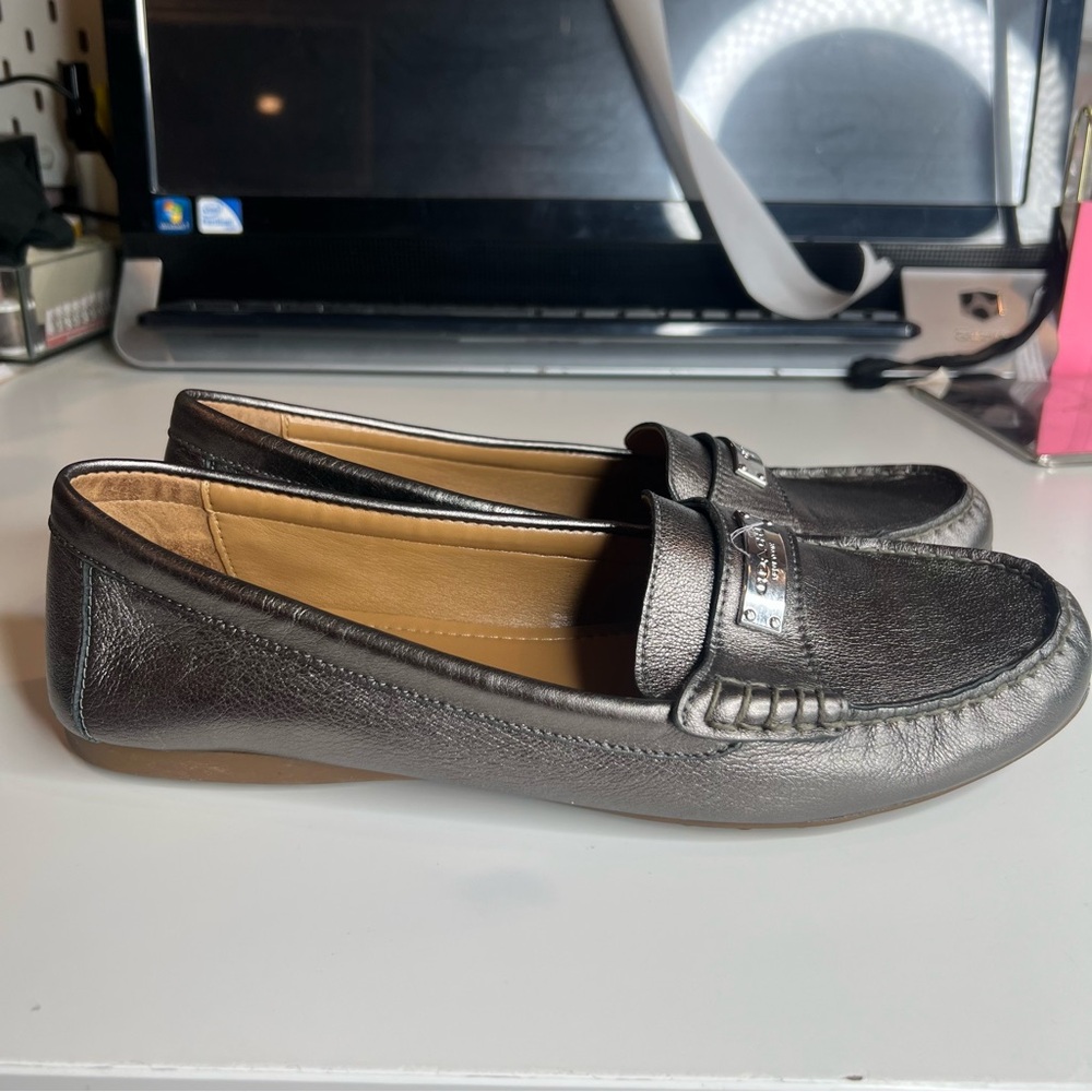 Coach Silver Flats Sleek Design - Picture 5 of 8
